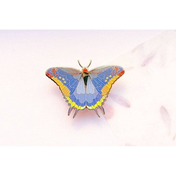 Two-Tailed Pasha Butterfly Enamel Pin - Gold Plated Nature‎ & Insect Jewelry - Picture 8 of 9